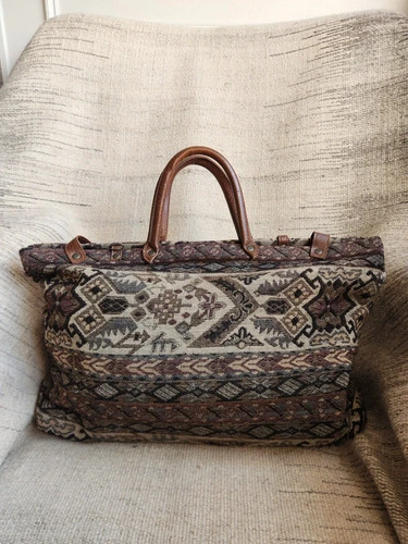 Carpet tapestry handbag
